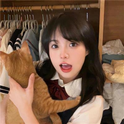 这名男子，捡到了人鱼。